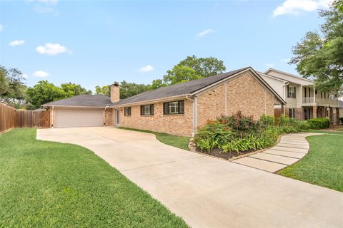 Photo of 10818 Olympia Drive, Houston, TX 77042 (MLS # 34686284)