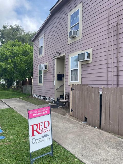 Photo of 3028 Avenue M #B2, Galveston, TX 77550 (MLS # 72189682)