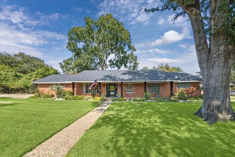 Photo of 2109 Tison Street, Brenham, TX 77833 (MLS # 64929162) Photo of 2109 Tison Street, Brenham, TX 77833 (MLS # 64929162)