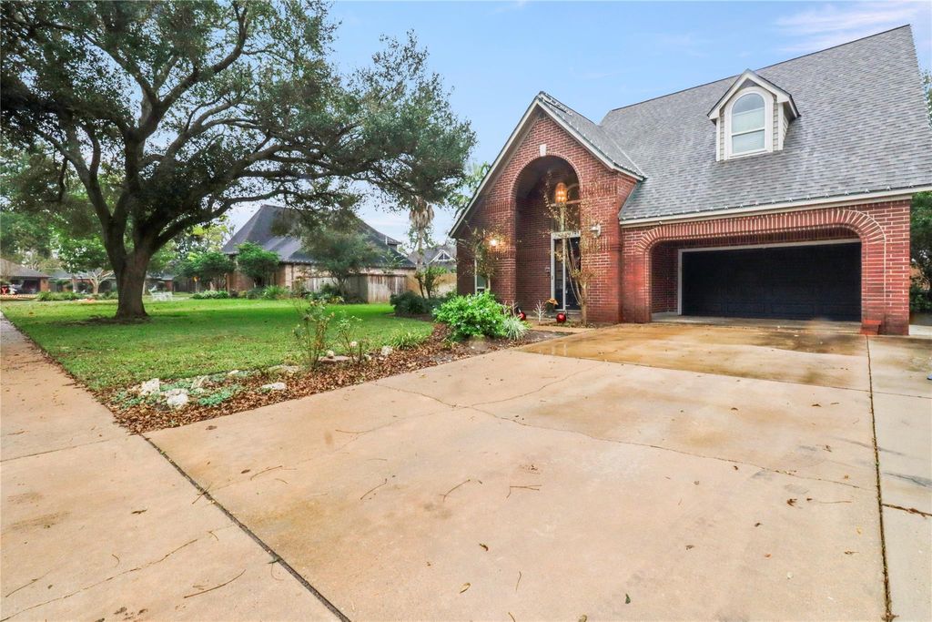 Photo of 134 Strawberry Drive, Lake Jackson, TX 77566 (MLS # 82397660)