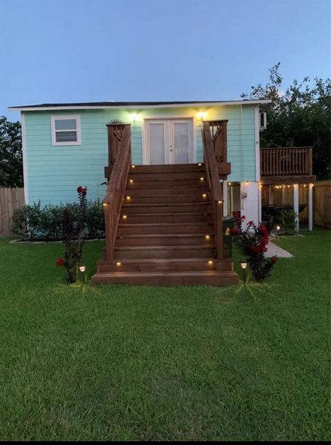 Photo of 1609 E Bayshore Drive #B, Dickinson, TX 77539 (MLS # 11833820)