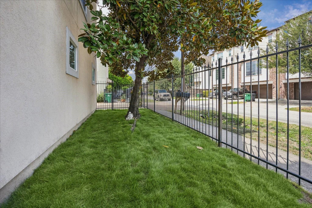 Photo of 5507 Kansas Street, Houston, TX 77007 (MLS # 77421751)