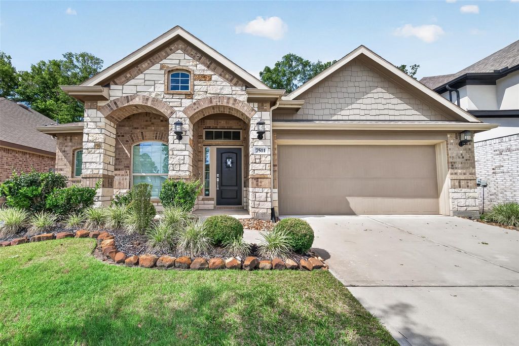 Photo of 7511 Enchanted Rock Court, Porter, TX 77365 (MLS # 71339058)