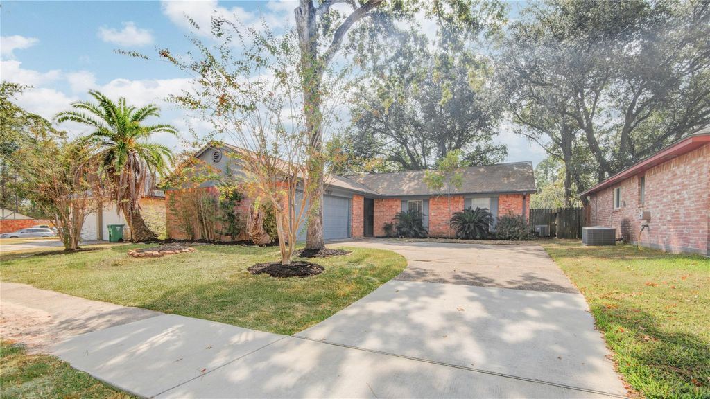 Photo of 6722 Lynngate Drive, Spring, TX 77373 (MLS # 35715378)