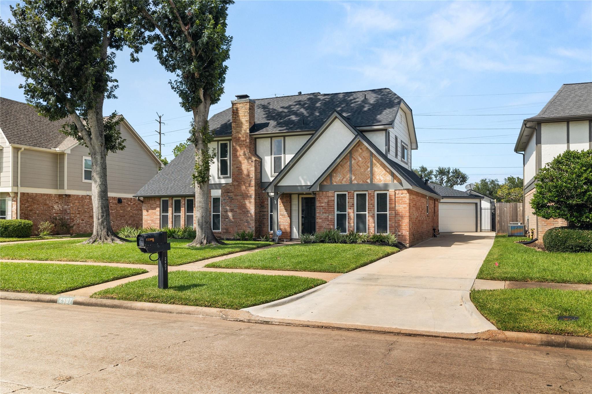 2907 Arrowhead Dr