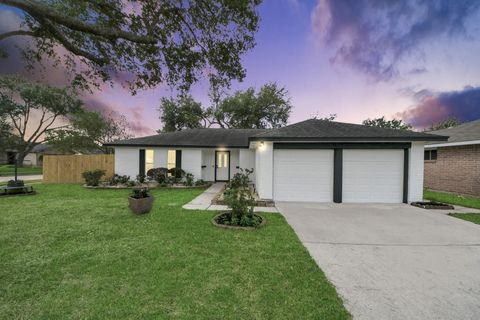 Photo of 16222 Forest Bend Avenue Ave, Friendswood, TX 77546 (MLS # 60842727)
