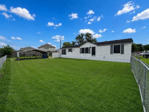 Photo of 153 Prairie Lea Drive, Angleton, TX 77515 (MLS # 22976991)