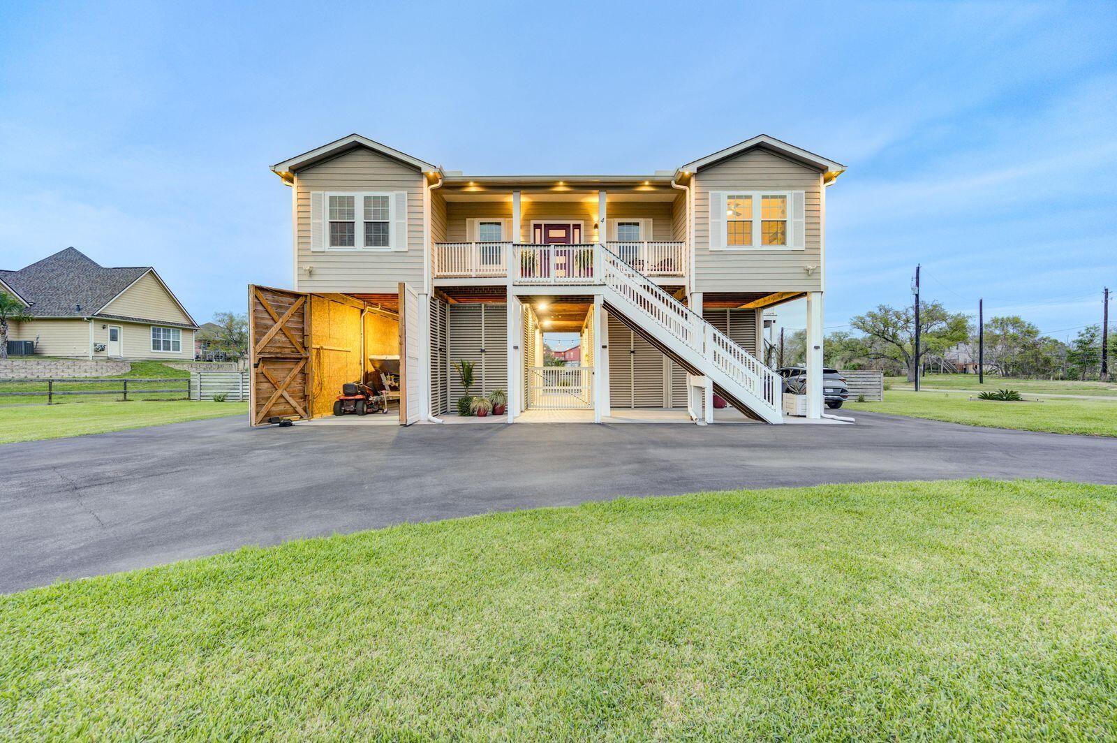 4 Shore Acres Circle