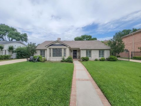 Photo of 6130 Valley Forge Dr, Houston, TX 77057 (MLS # 88650088)