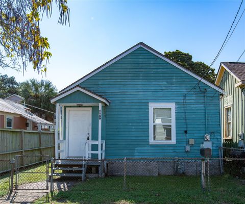 Photo of 1509 J H Clouser Street, Galveston, TX 77550 (MLS # 92935137)