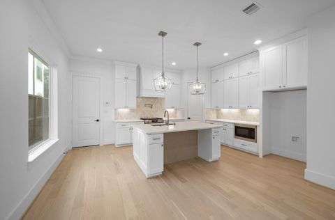 Photo of 2916 Virginia St St, Houston, TX 77098 (MLS # 5070119) Photo of 2916 Virginia St St, Houston, TX 77098 (MLS # 5070119)