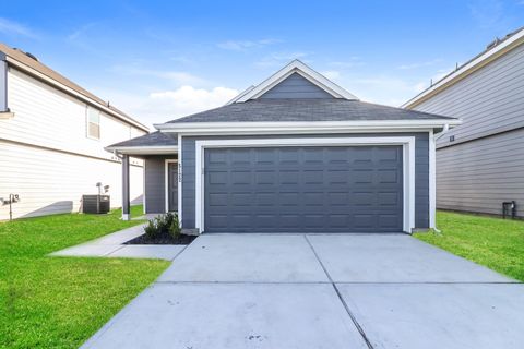 Photo of 5122 Hector Gustavo Dr, Rosharon, TX 77583 (MLS # 95046840)