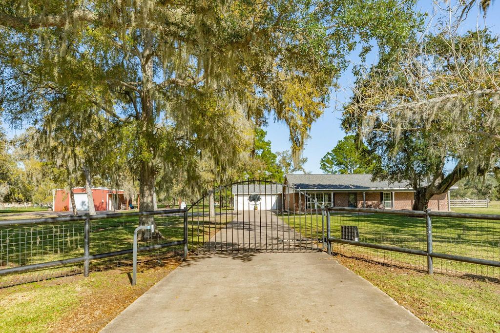 Photo of 1133 Fm 1459 Road, Sweeny, TX 77480 (MLS # 59817046)