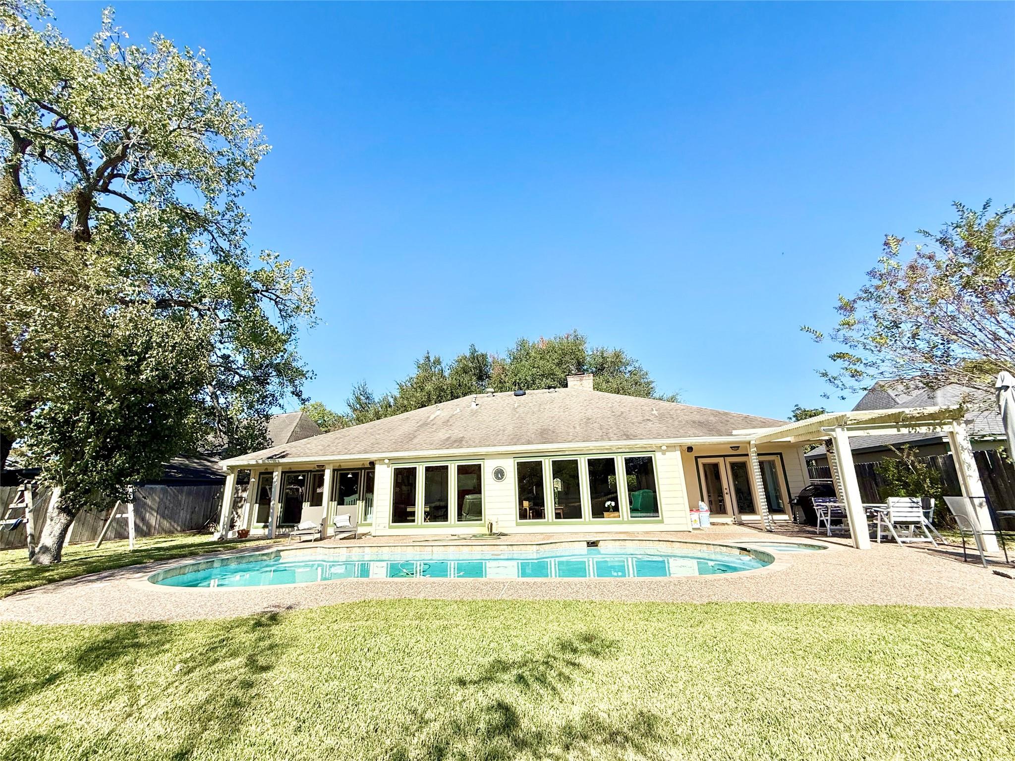 3915 Pleasant Valley Drive