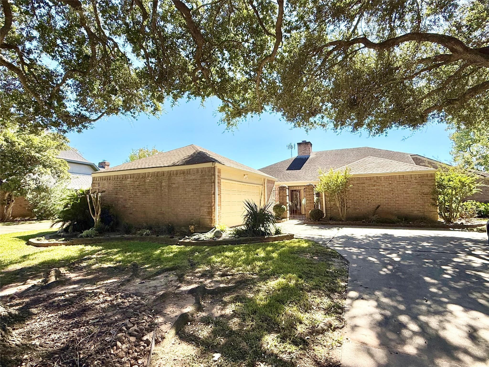 3915 Pleasant Valley Drive