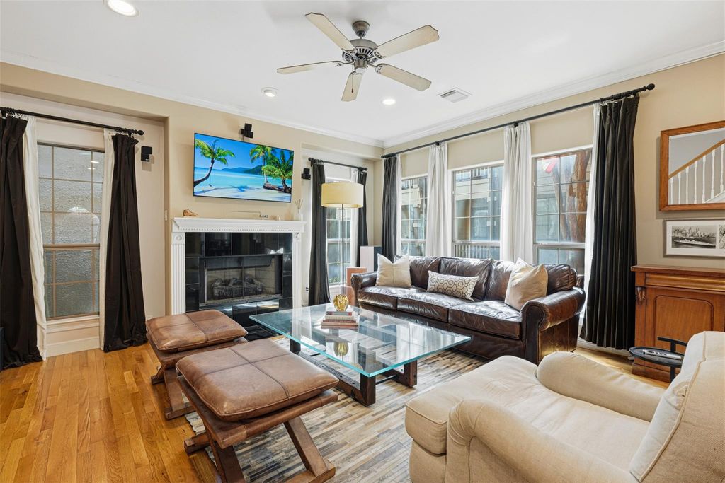 Photo of 527 Oxford Street #C, Houston, TX 77007 (MLS # 76703519)