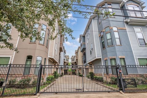 Photo of 1219 W 25th Street #B, Houston, TX 77008 (MLS # 6082610)