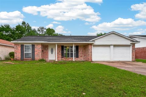 Photo of 16219 Rill Lane, Houston, TX 77062 (MLS # 90047118)