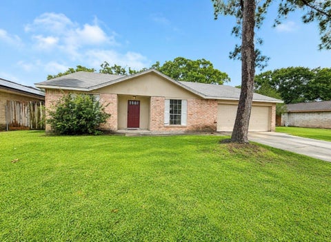 Homes For Sale - 17234 Heritage Bay Drive<br/> Webster, TX 77598