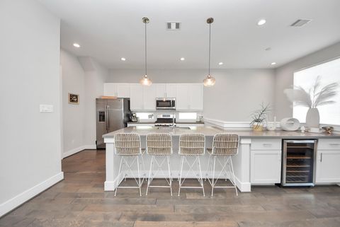 Photo of 5619 Kansas Street #B, Houston, TX 77007 (MLS # 26884231)