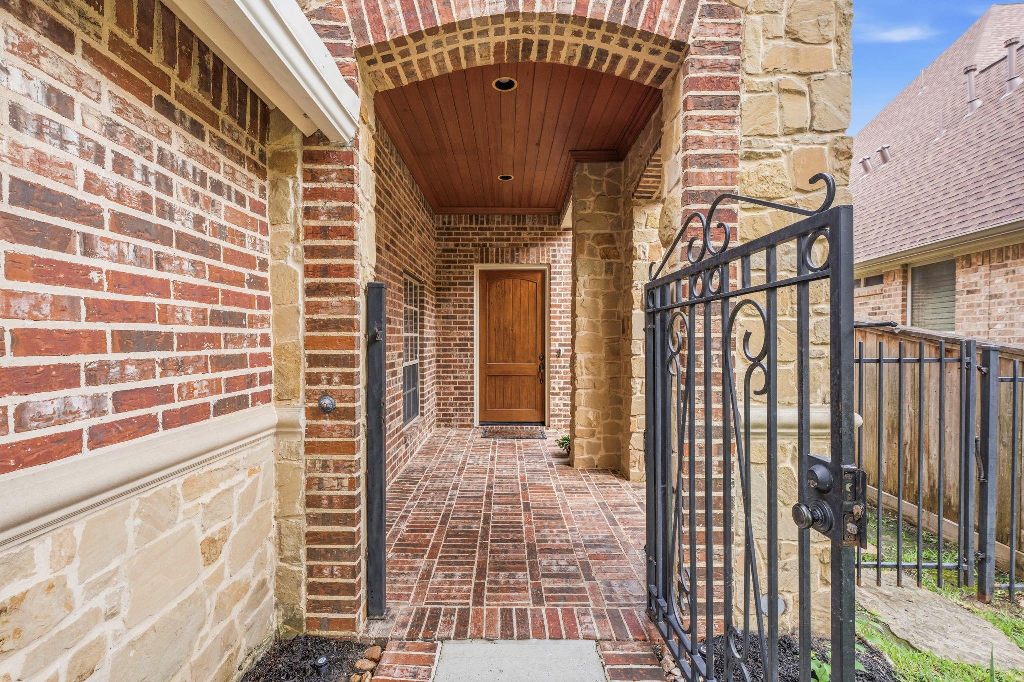 43 S Mews Wood Court