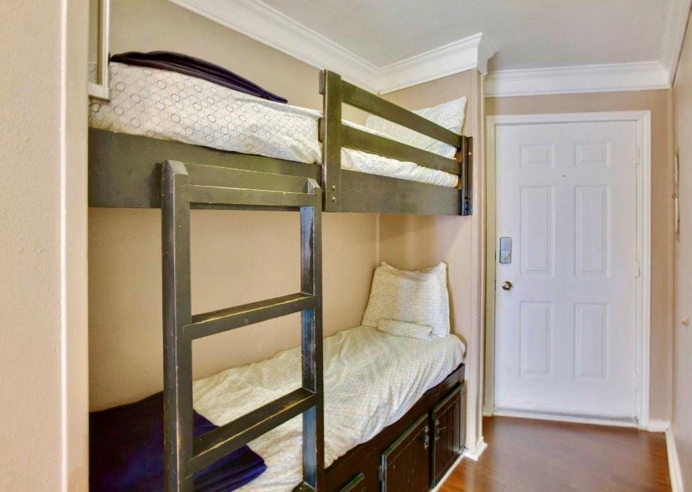6102 Seawall Blvd 111