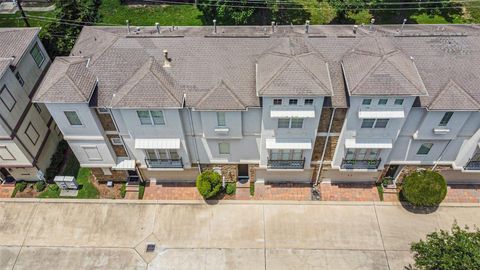 Photo of 8806 Lakeshore Bend Drive, Houston, TX 77080 (MLS # 90323775)