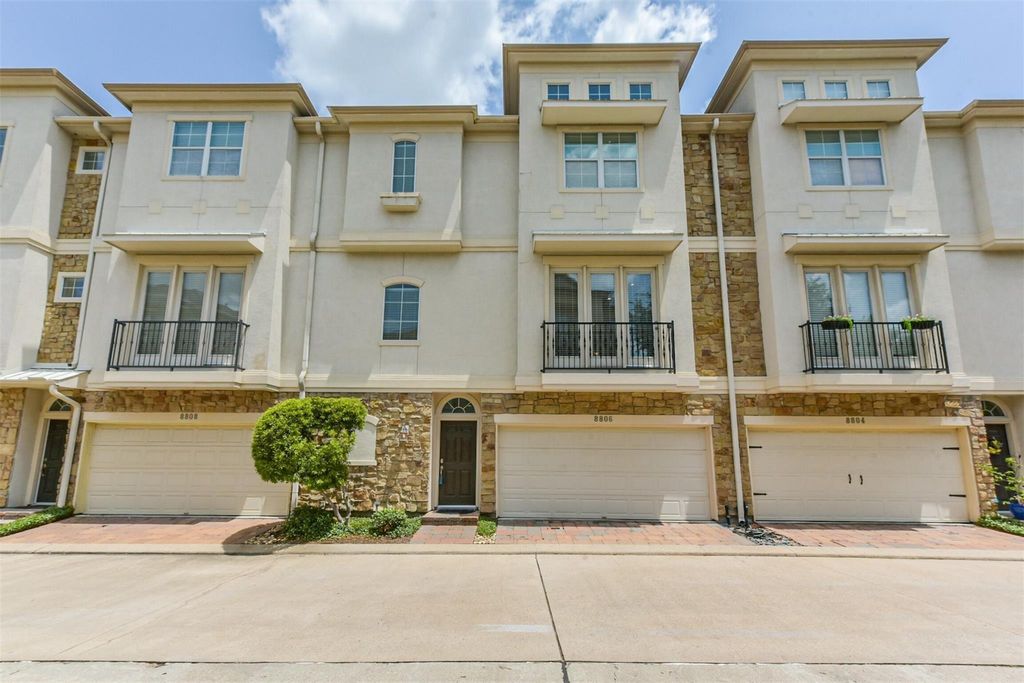 Photo of 8806 Lakeshore Bend Drive, Houston, TX 77080 (MLS # 90323775)