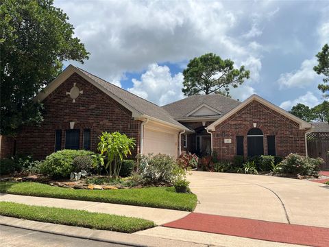 Photo of 417 Forest Pines Court, Friendswood, TX 77546 (MLS # 35111830)