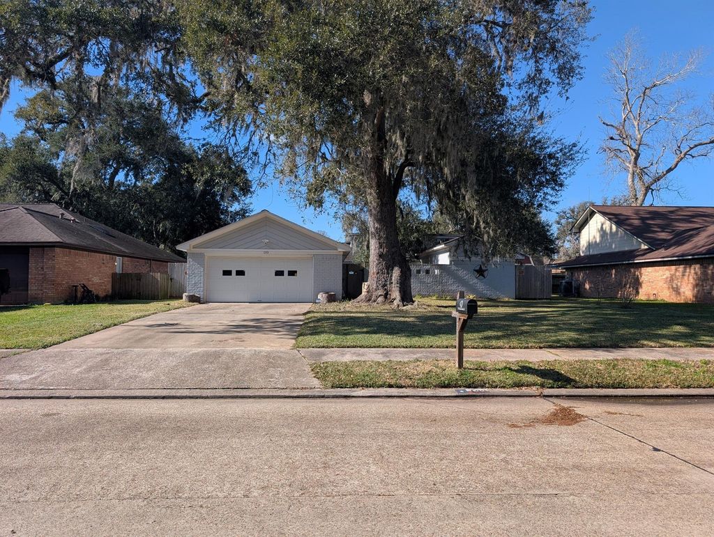 Photo of 133 Spanish Moss Lane, Lake Jackson, TX 77566 (MLS # 90642402)