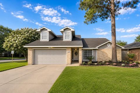 Photo of 16826 Cobble Ridge Drive, Sugar Land, TX 77498 (MLS # 86007127)