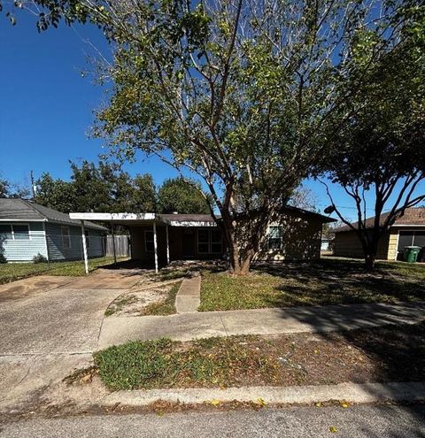 Photo of 5855 Beldart Street, Houston, TX 77033 (MLS # 53909589)