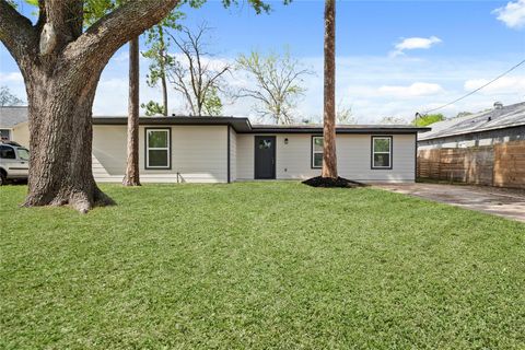 Photo of 1708 Miami Road, Pasadena, TX 77502 (MLS # 36471613)