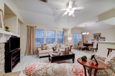 Photo of 10 Stone Creek Place, The Woodlands, TX 77382 (MLS # 47754372)