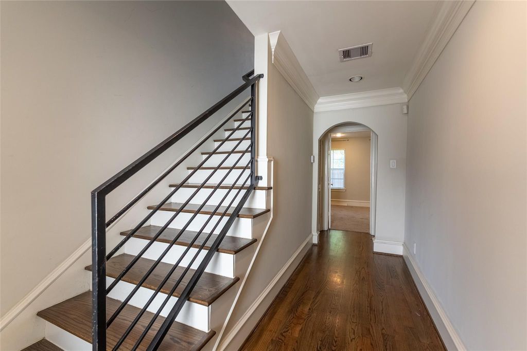 Photo of 5226 Kiam St Street #1023, Houston, TX 77007 (MLS # 46267018)