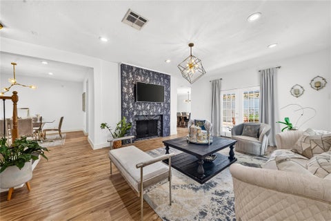 Photo of 444 E Fair Harbor Lane, Houston, TX 77079 (MLS # 54004906)