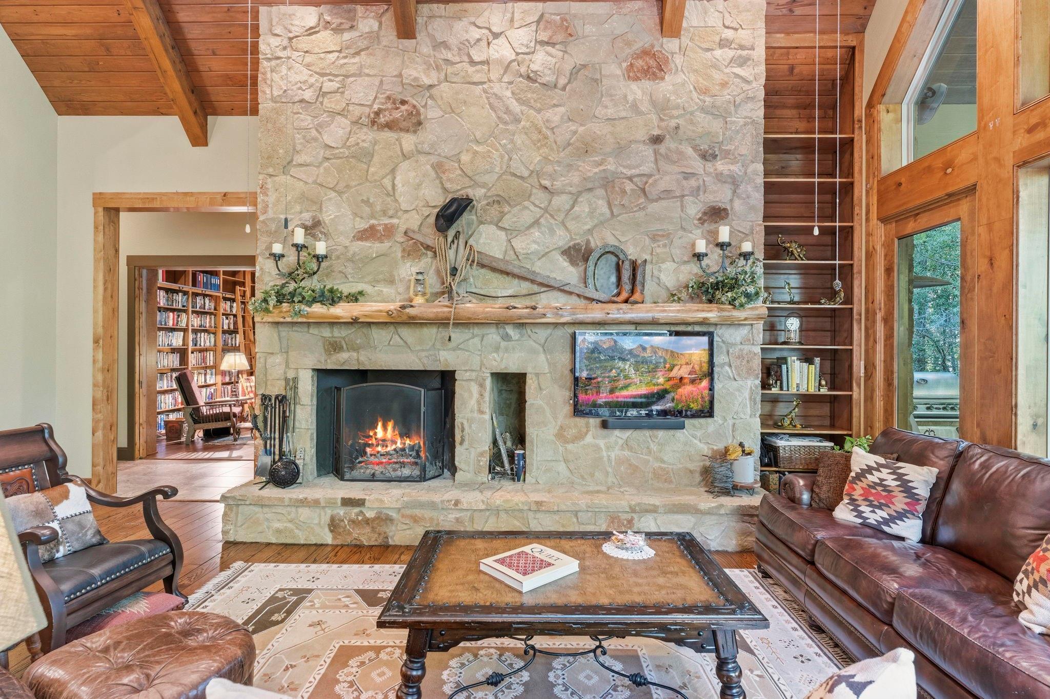 6148 Waltons Point