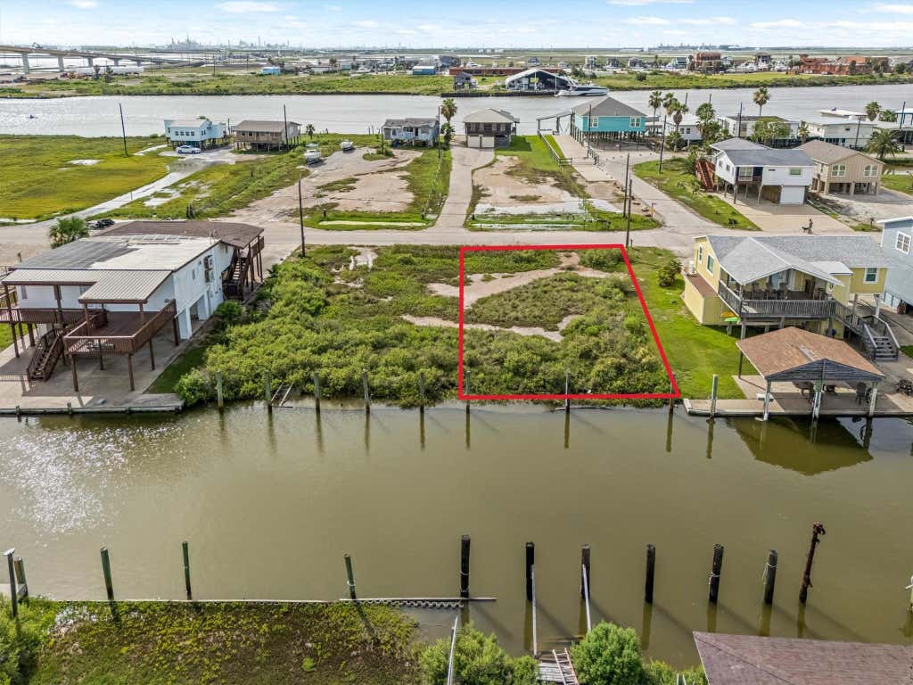 Photo of 3 Shark Lane, Surfside Beach, TX 77541 (MLS # 20759404)