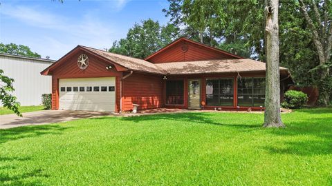 Photo of 2101 Bush Drive, Huntsville, TX 77320 (MLS # 27870803)