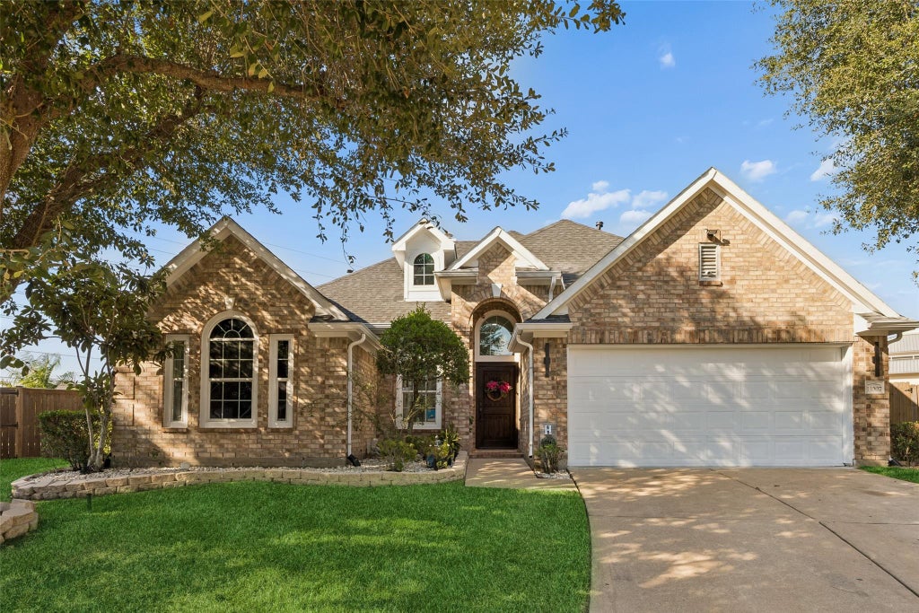 Photo of 11007 Greenstone Park Lane, Houston, TX 77089 (MLS # 98872534)