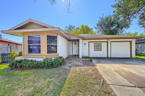 Photo of 5222 Russelville Road, Houston, TX 77048 (MLS # 33705903)