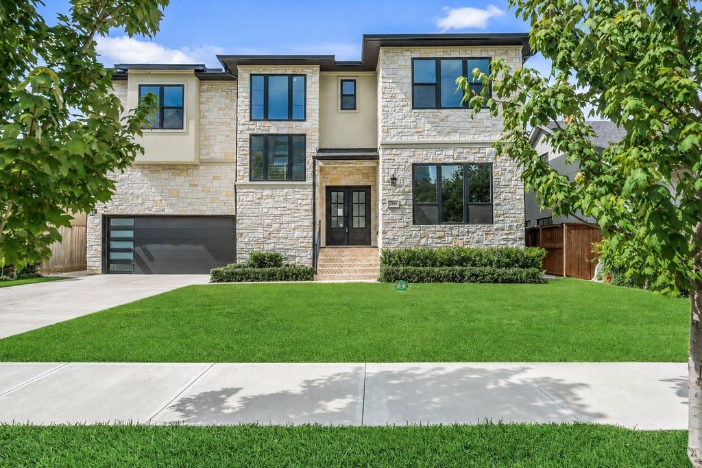 Photo of 2046 Macarthur Street, Houston, TX 77030 (MLS # 48565725)