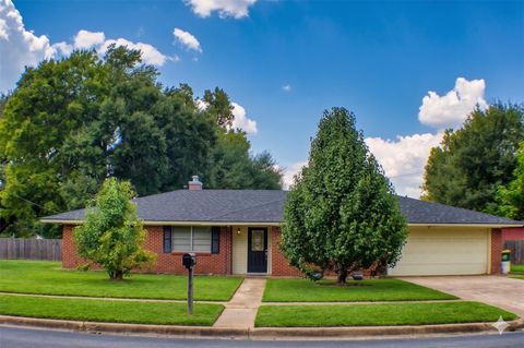 Photo of 202 Rose Marie Boulevard, Hearne, TX 77859 (MLS # 58146237)