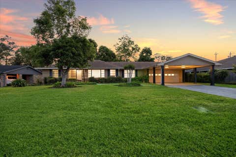 Photo of 1309 Centennial Drive, Houston, TX 77055 (MLS # 22473330)