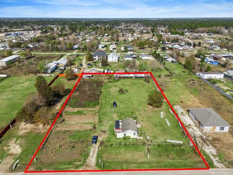 Photo of 521 County Road 3558, Cleveland, TX 77327 (MLS # 82440287)