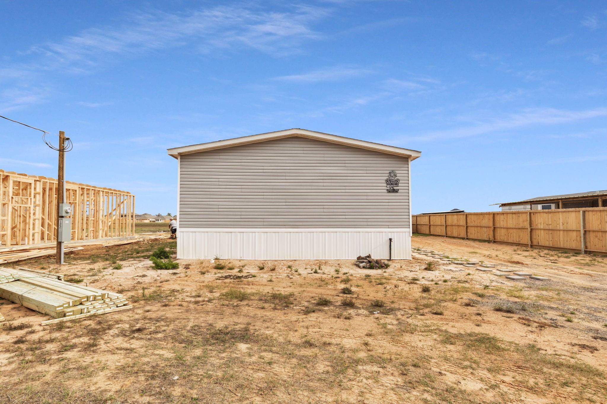 1221 Peter Pine Street