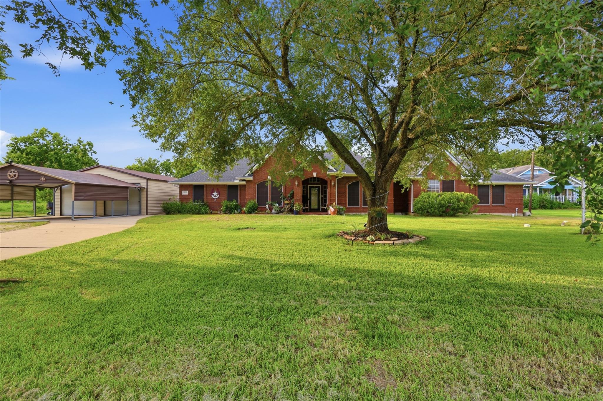 6803 Dogwood Street