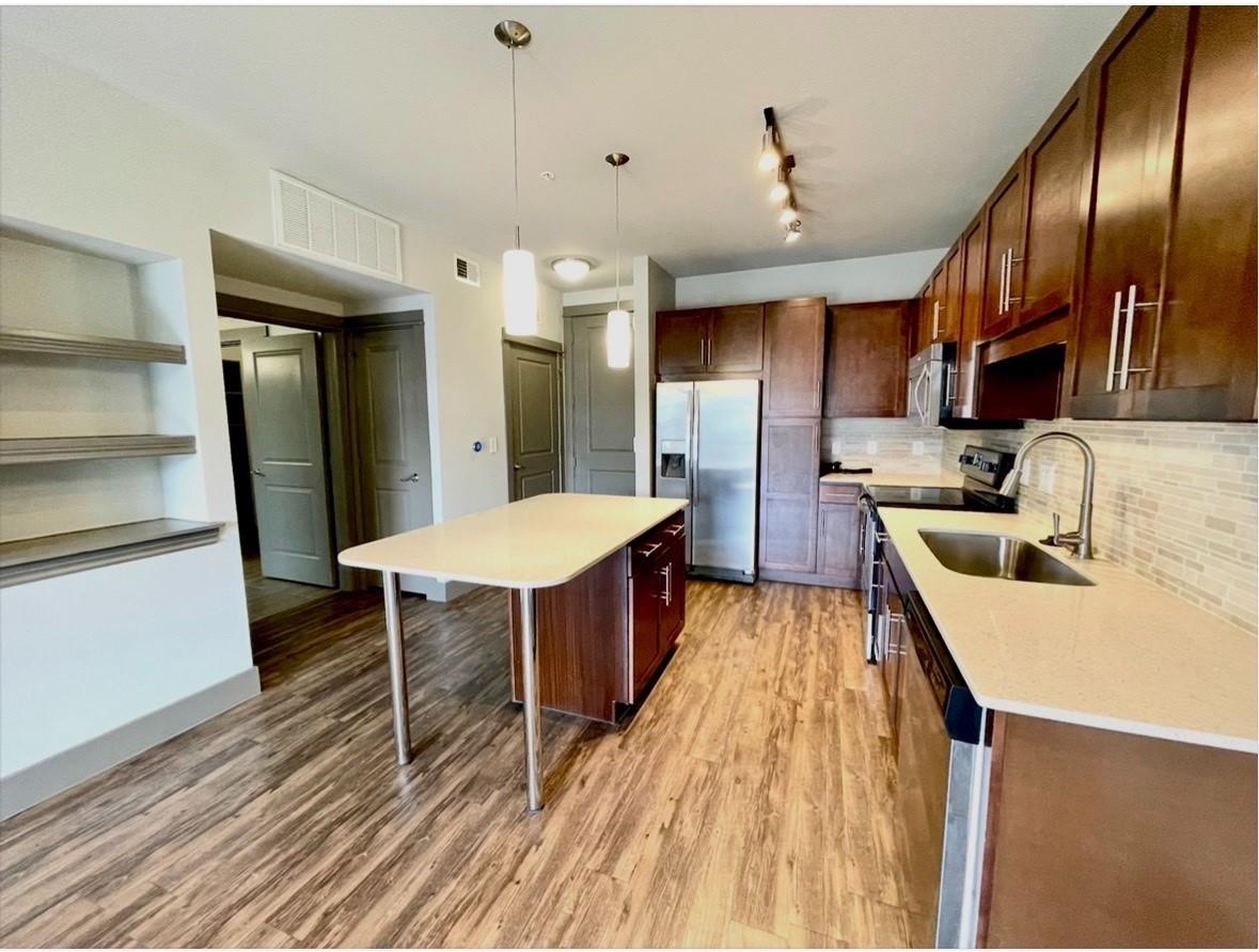 2910 Milam St Street 1136