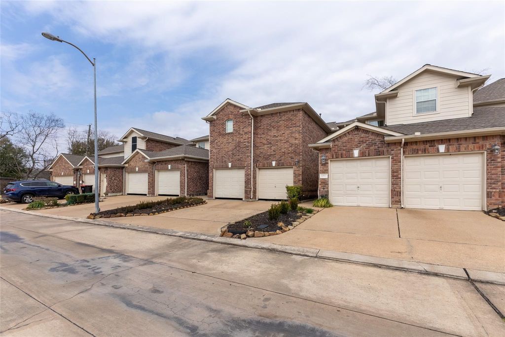 Photo of 10526 Willow Park View, Houston, TX 77070 (MLS # 50114404)