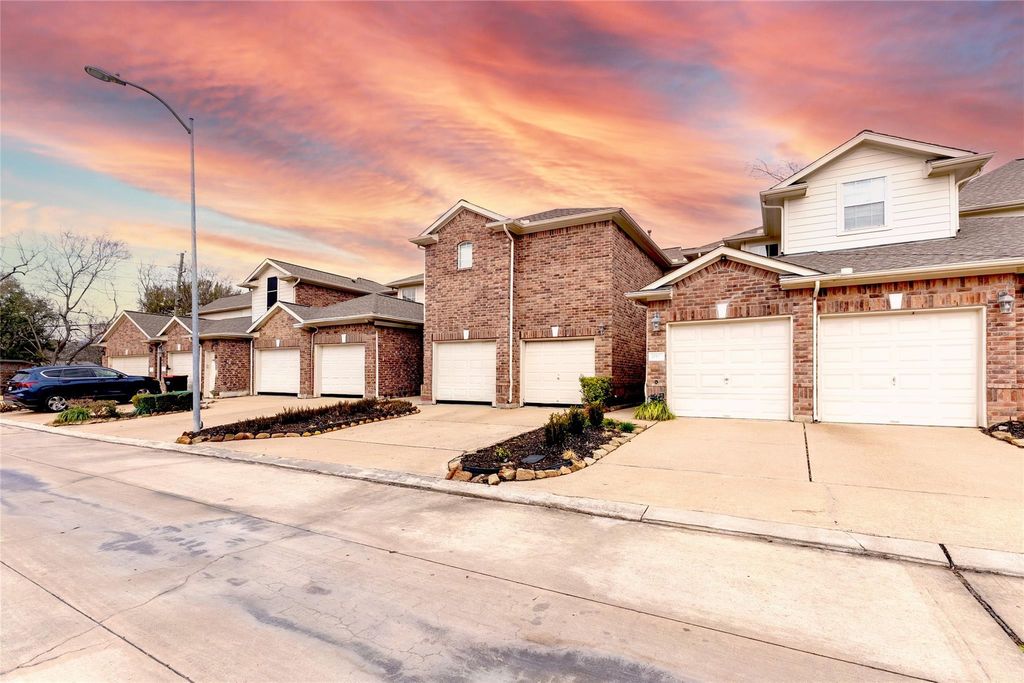 Photo of 10526 Willow Park View, Houston, TX 77070 (MLS # 50114404)